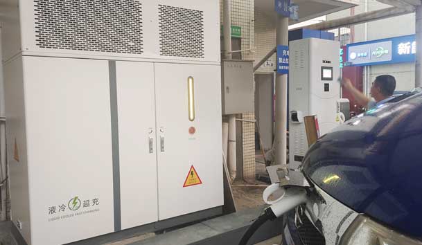 【重卡电动先锋】世博体育300-400kW重卡充电桩：亮点与应用典范(图2)